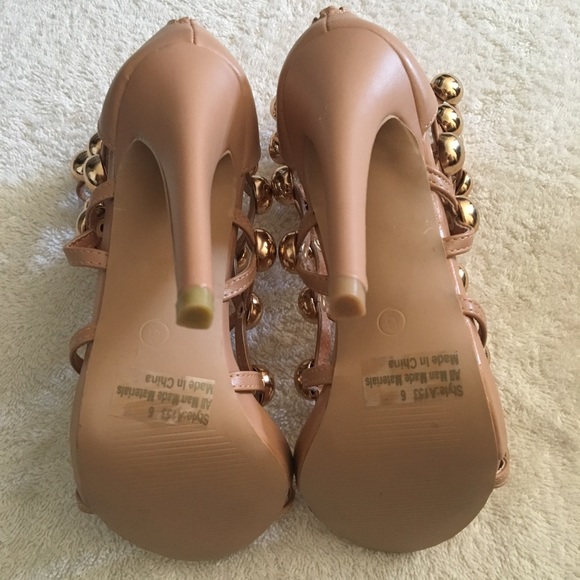 HEELS - Picture 4 of 5